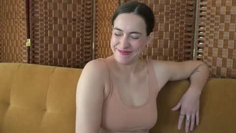 L online show from March 11, 4:54 pm