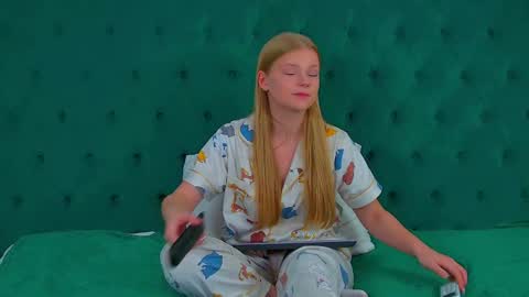 Snapshot of lilitrosen chatting on September 15, 6:09 pm lilitrosen online show from September 15, 6:09 pm