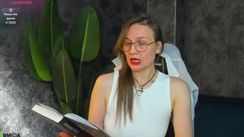 lillian_white1 online show from May 28, 1:58 am