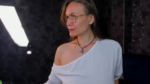 lillian_white1 online show from June 14, 1:05 am