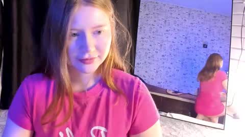 lillie_berry online show from October 5, 5:27 am