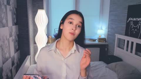 Celina Lillie online show from March 15, 10:29 am