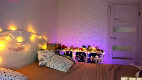 LilliMoore online show from April 15, 12:14 am