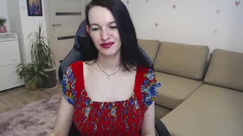 lilliyves online show from June 7, 6:13 pm