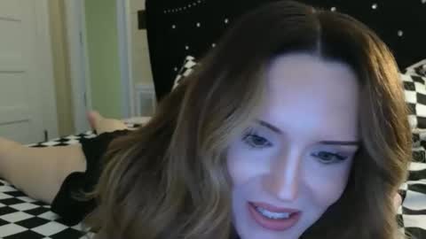 lilly_adams88 online show from May 14, 11:25 pm