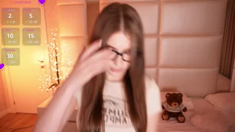 Lilly Colins online show from December 14, 8:26 pm