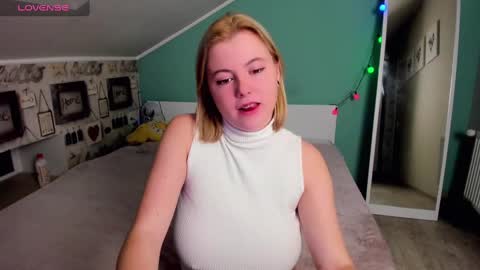 Lilly Depp online show from December 29, 11:50 pm