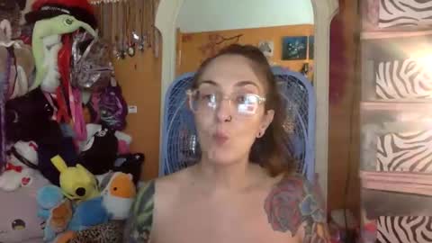 hi guys im back on here 3 online show from April 12, 8:13 pm