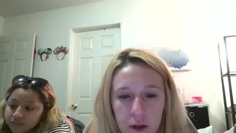 lilmichelle4200 online show from December 16, 3:03 am