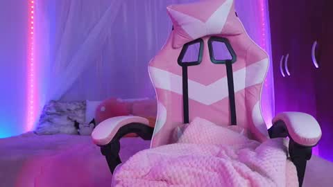 Lilou online show from March 25, 1:07 pm