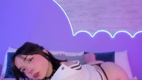 Lilou online show from November 4, 1:12 pm