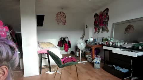 lilvenice7 online show from June 27, 6:25 pm