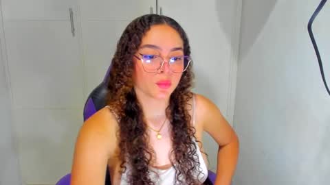 lily_anal_squirt online show from December 12, 8:10 pm