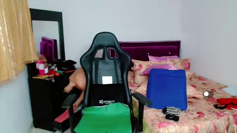 Snapshot of lily_benet1 chatting on March 6, 8:09 am LILYB online show from March 6, 8:09 am