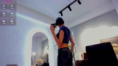 lily_cash1 online show from March 12, 12:31 pm