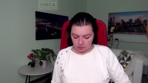 Lily online show from November 19, 4:45 am