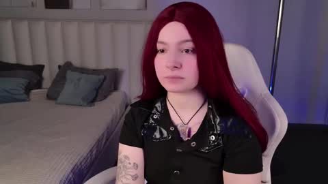 lily_hartson online show from March 12, 8:23 pm