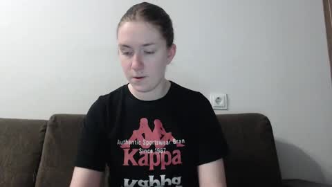 Snapshot of lily_love_x chatting on February 10, 5:14 am lily_love_x online show from February 10, 5:14 am