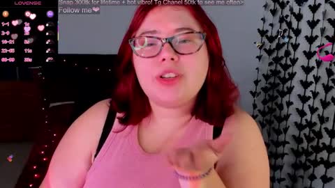 Snapshot of lily_lu_one chatting on October 23, 9:44 am Elina  online show from October 23, 9:44 am
