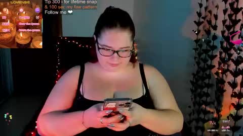 Snapshot of lily_lu_one chatting on October 8, 10:16 pm Elina  online show from October 8, 10:16 pm