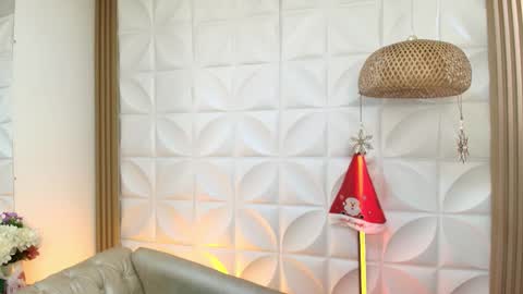 Lily Lauren online show from November 29, 2:36 pm