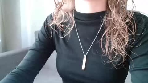 small lily online show from April 21, 4:14 pm