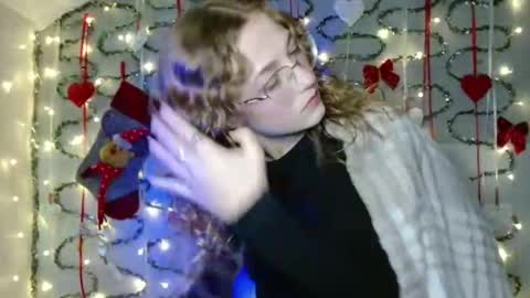 small lily online show from November 10, 6:21 pm