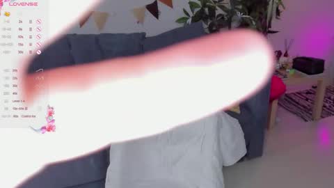 Lily online show from October 8, 9:15 am