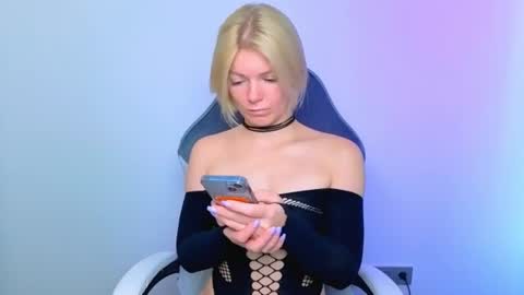 lilydavisss online show from June 16, 4:27 am
