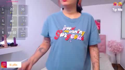 Snapshot of lilyfox23 chatting on September 27, 12:58 pm lilyfox23 online show from September 27, 12:58 pm