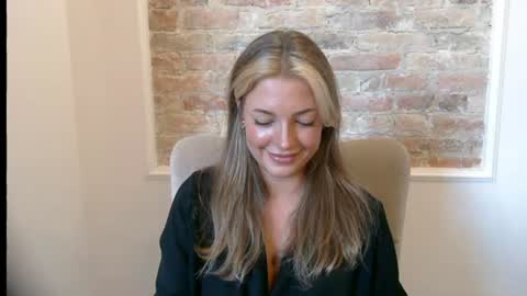 Lily online show from July 11, 9:34 am