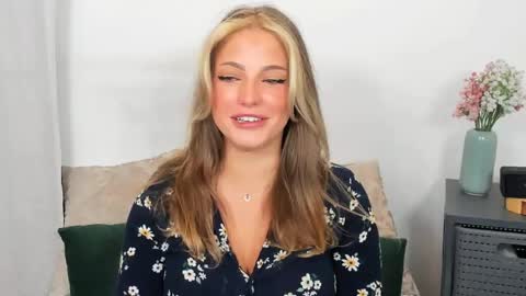Lily online show from June 5, 5:46 am