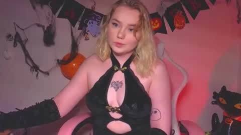 Snapshot of lime_cat chatting on October 30, 1:17 am lime cat online show from October 30, 1:17 am