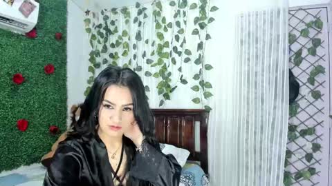 Snapshot of lina_paola chatting on October 5, 2:09 am paola online show from October 5, 2:09 am
