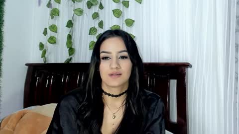 Snapshot of lina_paola chatting on February 1, 2:16 am paola online show from February 1, 2:16 am