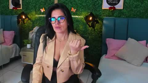 Lina  online show from November 12, 11:45 am