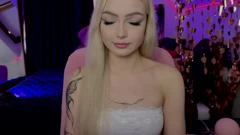 I am Lina online show from April 2, 1:51 pm