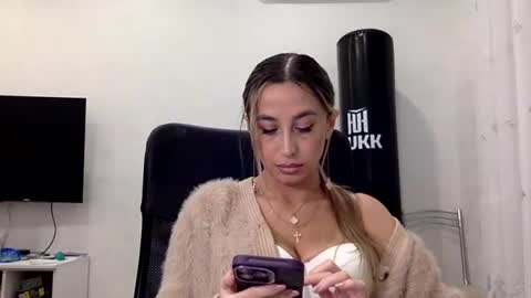 linavora online show from November 21, 1:53 pm