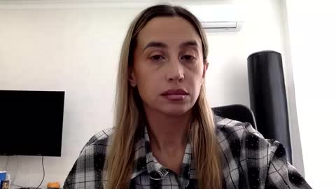 linavora online show from February 4, 12:09 pm