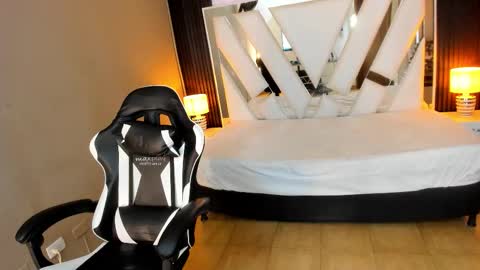  Linda  online show from January 13, 6:48 pm