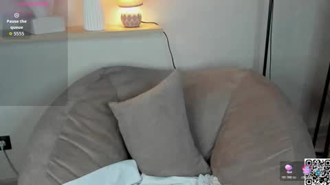 Linda  GMT2 Mon Tu Fri Sa Su  0300am-1000 am online show from December 19, 2:07 am