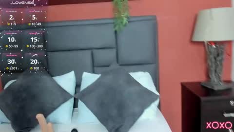 L I N D A online show from February 5, 2:15 am