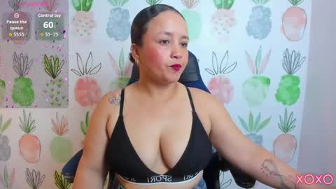 L I N D A online show from October 22, 7:59 pm