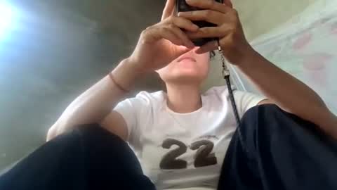 linda_yiyi online show from June 13, 9:20 am