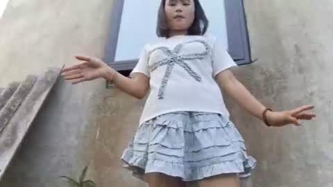 linda_yiyi online show from June 6, 8:31 am