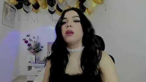 Snapshot of linda_zaam8386 chatting on February 3, 3:17 pm   online show from February 3, 3:17 pm