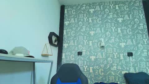  Lindsey  online show from December 21, 12:33 pm