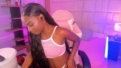 Snapshot of linsyadams chatting on February 17, 9:21 pm     online show from February 17, 9:21 pm