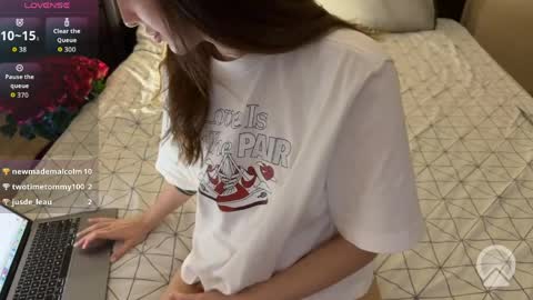 lipsylolly online show from April 18, 8:31 pm