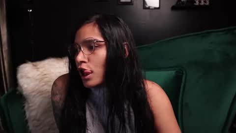 Snapshot of lireesa chatting on March 3, 3:52 am Lire online show from March 3, 3:52 am